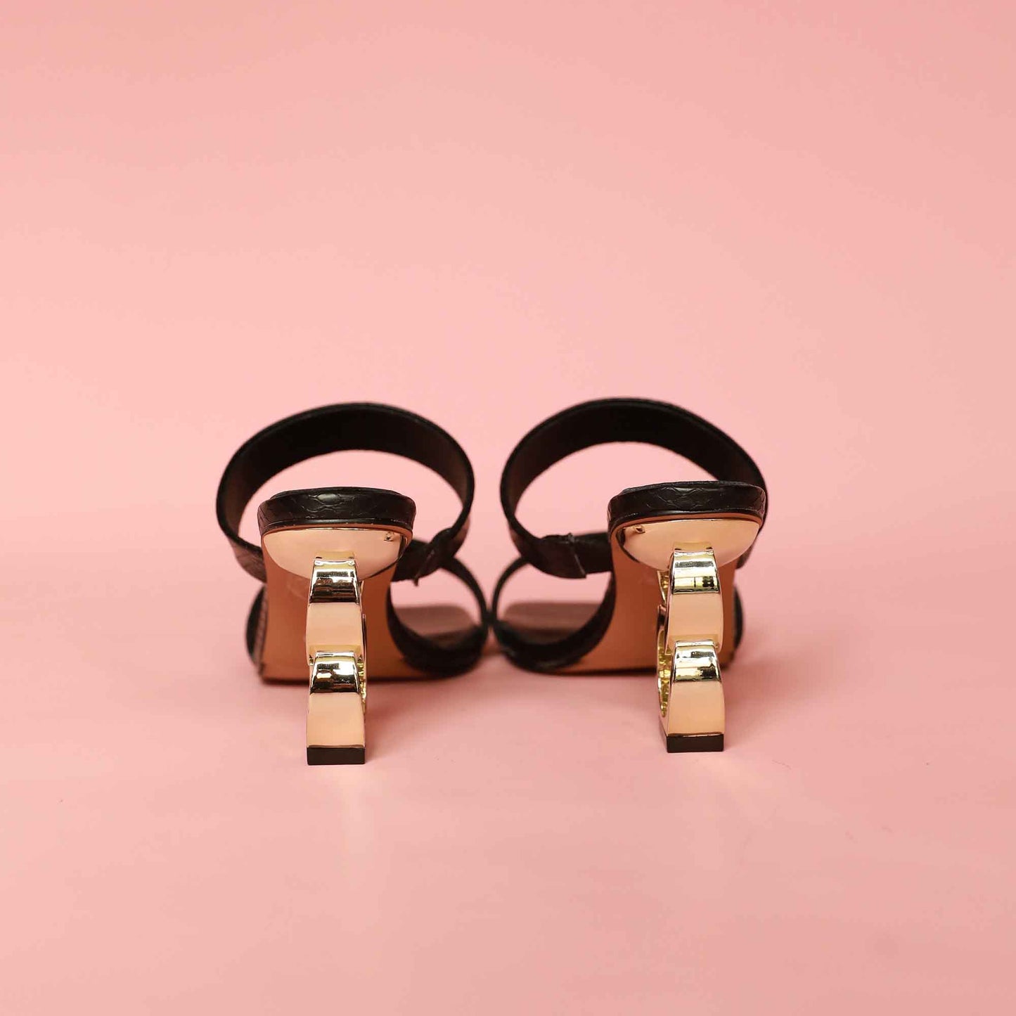 Lilian Heel - Maris DeHart